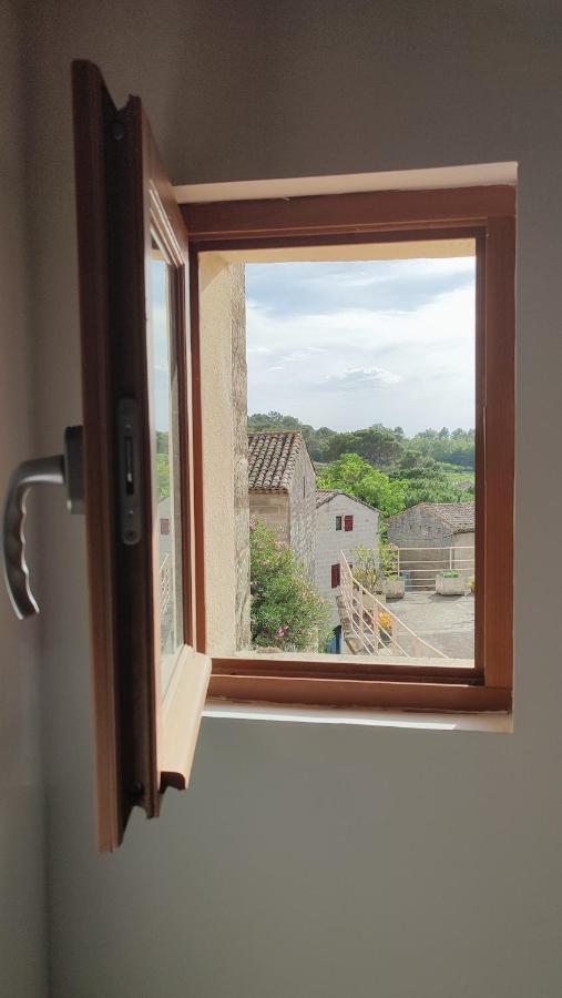 Proche Uzes Le Cocon Du Peintre Anglais Sagriès Extérieur photo